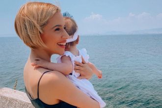 Νάντια Μπουλέ: Περιγράφει το ταξίδι με αεροπλάνο που έκανε με την κόρη της