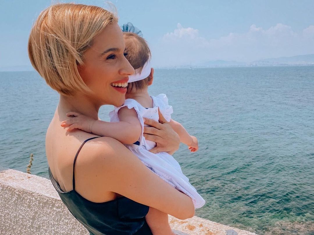 Νάντια Μπουλέ: Περιγράφει το ταξίδι με αεροπλάνο που έκανε με την κόρη της