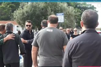 «Λύγισε» ο Γιώργος Αγγελόπουλος στην κηδεία της μητέρας του