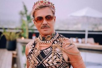 Λάκης Γαβαλάς: Προσκυνώ κάθε μέρα τον εαυτό μου στον καθρέφτη