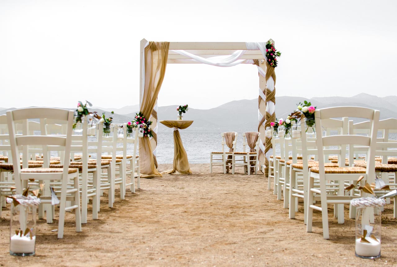 O γαμπρός το έσκασε την ημέρα του γάμου και η νύφη παντρεύτηκε τον πεθερό