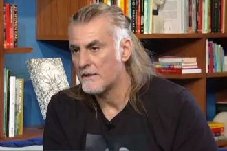 Ξεσπά ο Φίλιππος Πλιάτσικας για τους Πυξ Λαξ: «Ήθελα να τον βρω να τον πλακώσω στο ξύλο»