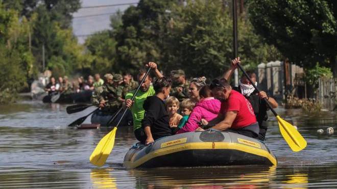 Ωρες αγωνίας για τη Λάρισα: Μήνυμα του 112 για εκκένωση, απειλεί ο Πηνειός - Απελπιστική η κατάσταση σε όλη τη Θεσσαλία