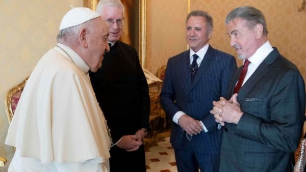 Βατικανό: «Νοκ άουτ» έβγαλε τον… Ρόκυ Μπαλμπόα ο Πάπας Φραγκίσκος ΒΙΝΤΕΟ