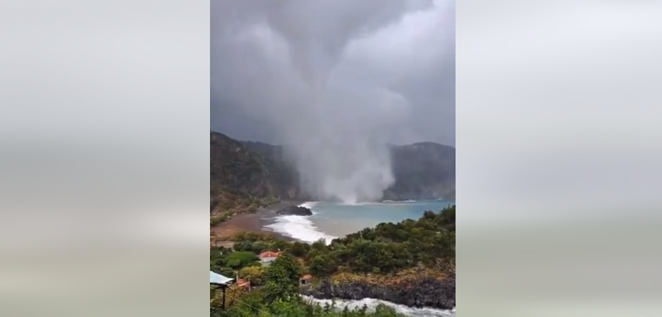 Υδροστρόβιλος σχηματίστηκε σε παραλία στην Εύβοια - Εντυπωσιακό ΒΙΝΤΕΟ