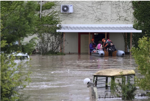 Θεσσαλία: Ένας θάνατος και δύο νοσηλείες από λεπτοσπείρωση στις πλημμυρισμένες περιοχές