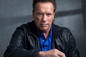 Ο Άρνολντ Σβαρτσενέγκερ δίνει συμβουλές αυτοβοήθειας στο νέο του βιβλίο