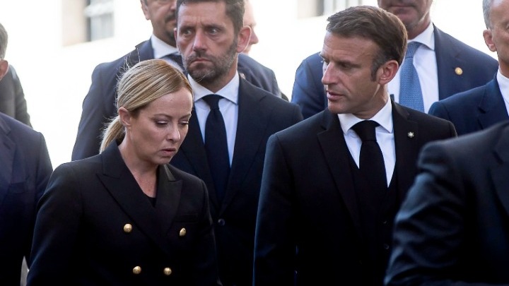 "Μακρά και εγκάρδια" η συνάντηση Μακρόν-Μελόνι