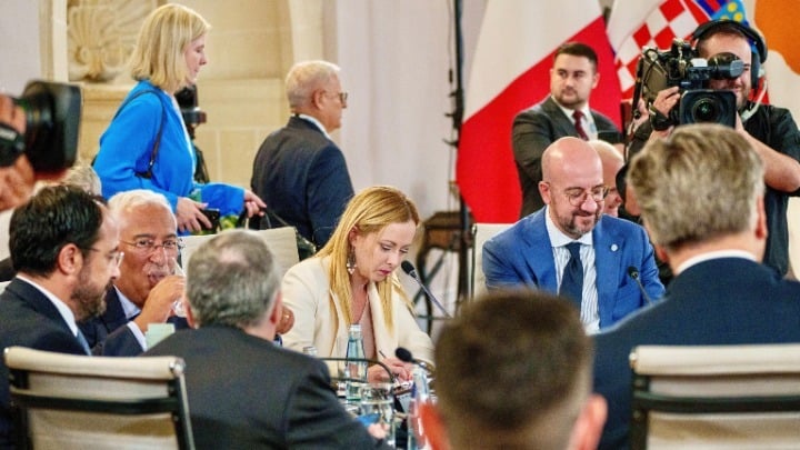 Μελόνι: «Στη Μάλτα υπήρξε θέληση για σοβαρή και γρήγορη αντιμετώπιση του μεταναστευτικού»