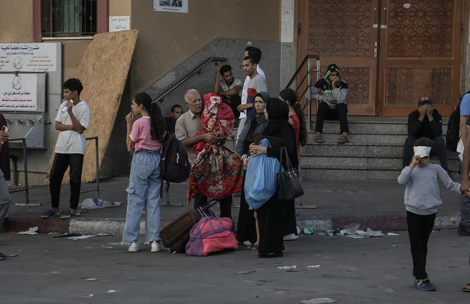 Ξεκίνησε η εκκένωση της Γάζας: Με βαριά φορτωμένα αυτοκίνητα και με τα πόδια φεύγουν οι κάτοικοι