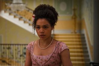 Σταρ του «Bridgerton» κατά του Netflix: «Είχα δύο ψυχωσικά επεισόδια στα γυρίσματα»