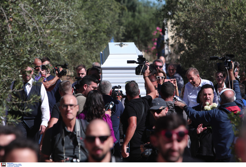 Μαίρη Χρονοπούλου: Στα λευκά το τελευταίο αντίο στην σπουδαία ηθοποιό - ΦΩΤΟ