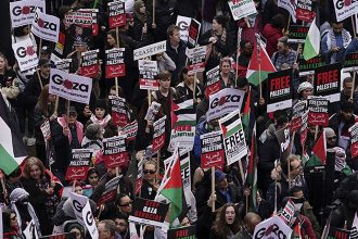 Νίκος Κουρής – Έλενα Τοπαλίδου: Οι λεπτομέρειες για τον θρησκευτικό γάμο τους και η τυχαία ημερομηνία