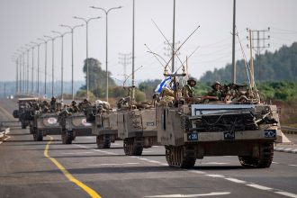 Όλα έτοιμα για τη χερσαία επιχείρηση του Ισραήλ - Έντονη κινητικότητα στα σύνορα με Γάζα