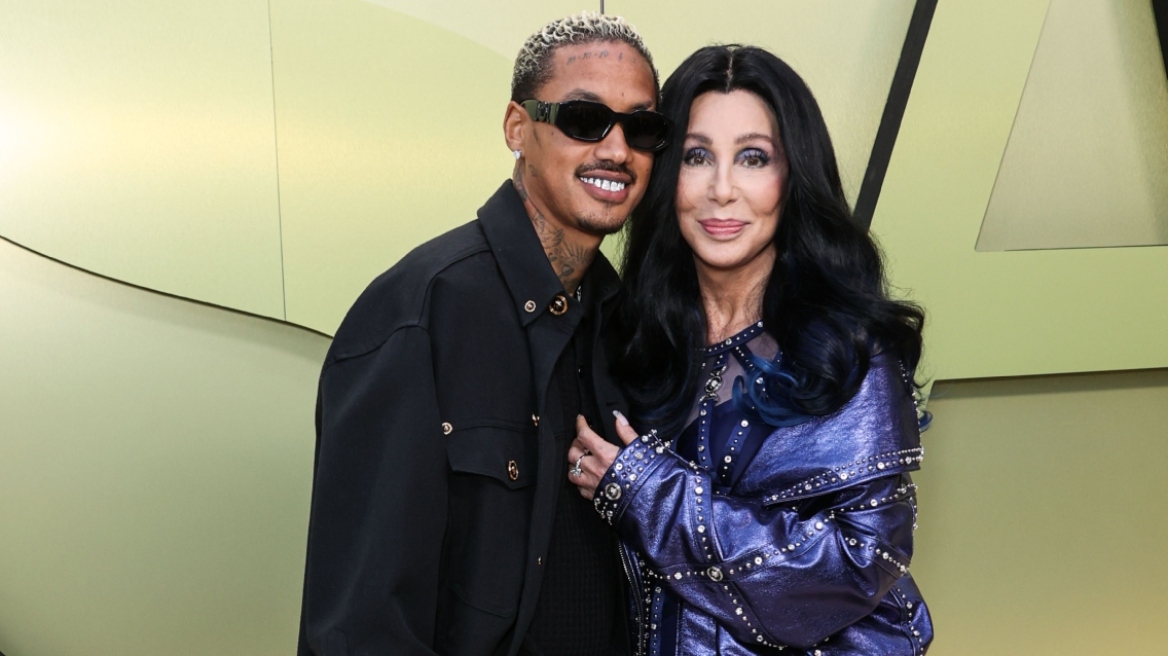 Σερ: «Ποτέ δεν είναι αργά» να βρεις τον έρωτα - Τι αποκαλύπτει για τον 37χρονο σύντροφό της