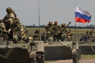 Η Ρωσία έθεσε υπό κράτηση στρατιώτες με την υποψία ότι δολοφόνησαν αμάχους στην Ουκρανία