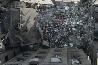 Καταιγιστικοί βομβαρδισμοί στη Γάζα - Βροχή ρουκετών στο κεντρικό Ισραήλ