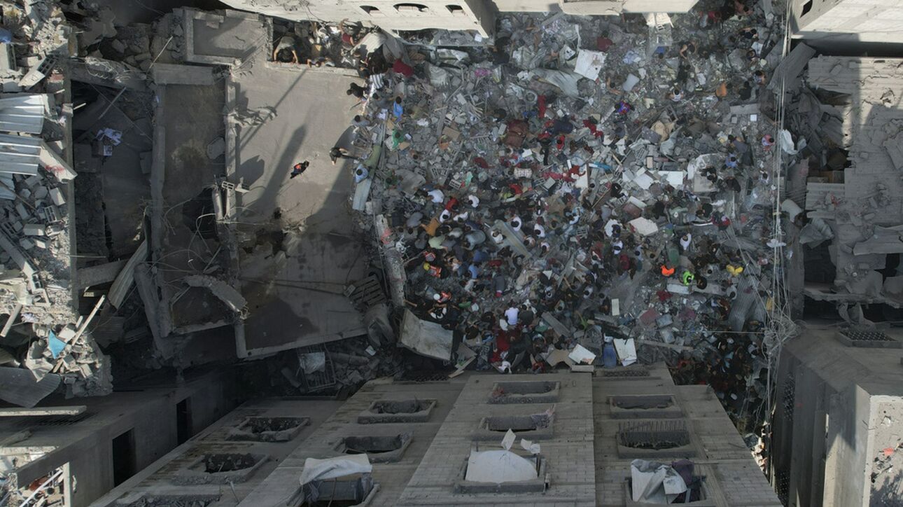 Καταιγιστικοί βομβαρδισμοί στη Γάζα - Βροχή ρουκετών στο κεντρικό Ισραήλ