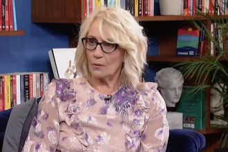 Θέμις Μπαζάκα: Η συγκινητική τελευταία επιθυμία της γιαγιάς της – «Αν δεν της πάρεις τζιν θα σε στοιχειώσω»