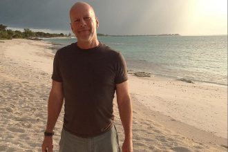 Bruce Willis: “Δεν μιλάει, αλλά εξακολουθεί να είναι ο ίδιος” - Τι αποκαλύπτει γνωστός σκηνοθέτης