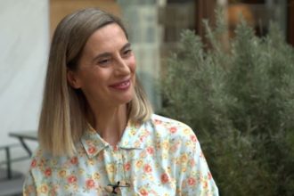 Βίκυ Βολιώτη: «Δεν θεωρώ ότι τα παιδιά είναι η “συνέχειά” μας»