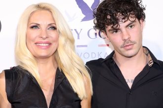 Ελένη Μενεγάκη: Τι έλεγε ο Άγγελος Λάτσιος όταν έκανε μάθημα σεξουαλικής αγωγής στο σχολείο;