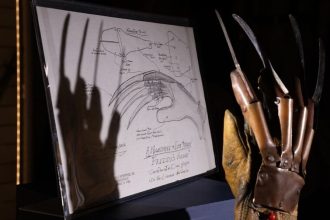 Σε δημοπρασία το διάσημο γάντι του Φρέντι Κρούγκερ