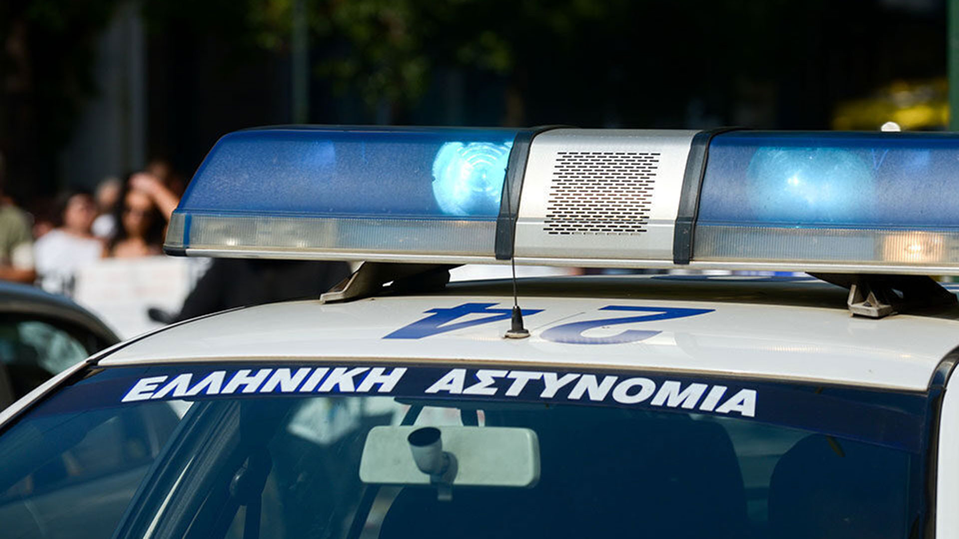 Τσακώθηκαν για το φαγητό και κυνήγησε τον σύζυγό της με… σπαθί