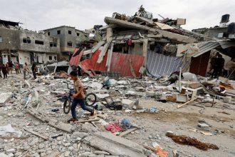 Σαρωτική επιδρομή του Ισραήλ στη Γάζα - Σφυροκόπημα από ξηρά, θάλασσα και αέρα, φόβοι για μεγάλο αριθμό νεκρών!