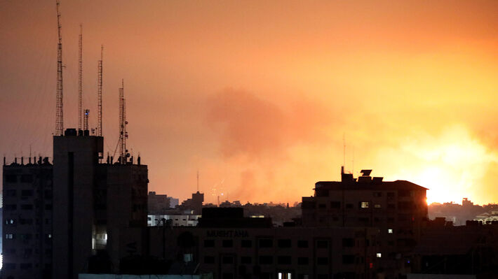 Γάζα: Δεύτερη νύχτα ανελέητων βομβαρδισμών