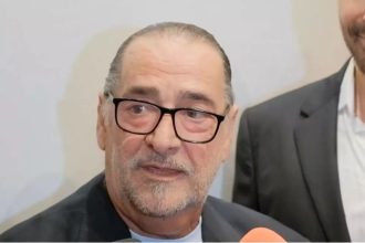 Βασίλης Καρράς: Οργή για δημοσιεύματα που τον ήθελαν να έχει φύγει από τη ζωή