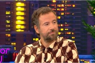 Κωστής Μαραβέγιας: «Οι γυναικοκτονίες ξεκινάνε πολύ συχνά από υπερβολικές σκηνές ζήλειας»