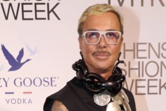 Λάκης Γαβαλάς: «Το πιο ακριβό ρούχο μου κοστίζει 800.000 ευρώ»