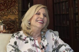 Λόλα Νταϊφά: «Σημαία χώρας μπορείς να αλλάξεις, σημαία ομάδας, όχι. Ολυμπιακός για πάντα»