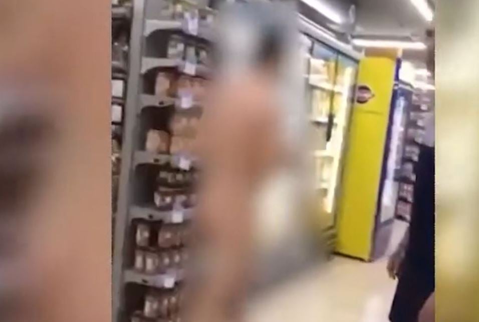 Πήγε ολόγυμνος σε σούπερ μάρκετ για ψώνια – Βίντεο