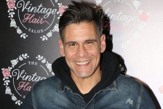 Ο Δημήτρης Ουγγαρέζος αποκαλύπτει: «Το χειρότερο δώρο στη γιορτή μου ήταν το κέρατο»