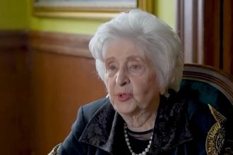 Έφη Παπαθεοδώρου: «Το καλοκαίρι σταμάτησε η καρδιά μου, έβαλα βηματοδότη»