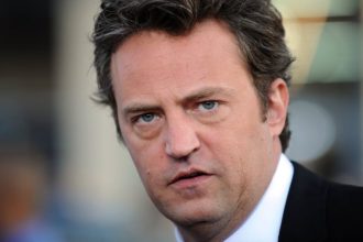 Adele: Διέκοψε το σόου της για να μιλήσει για τον Μάθιου Πέρι