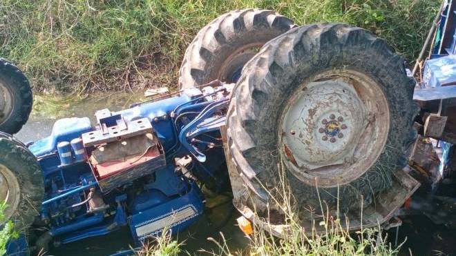 Τραγωδία στην Εύβοια: Άνδρας καταπλακώθηκε από το τρακτέρ του