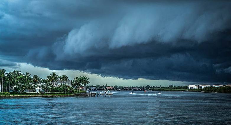Μεξικό: Σε κατηγορία 5 αναβαθμίστηκε ο τυφώνας Otis που αναμένεται να χτυπήσει το δημοφιλές θέρετρο του Ακαπούλκο