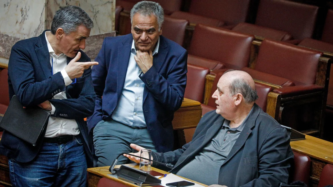 ΣΥΡΙΖΑ: Ολομέτωπη επίθεση της "Ομπρέλας" στον Κασσελάκη - Τον κατηγορεί για νεοφιλελεύθερες θέσεις και αντικαταστατική συμπεριφορά