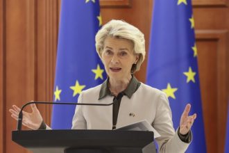 Η Φον ντερ Λάιεν κάλεσε τη Σερβία να αναγνωρίσει την ανεξαρτησία του Κοσόβου