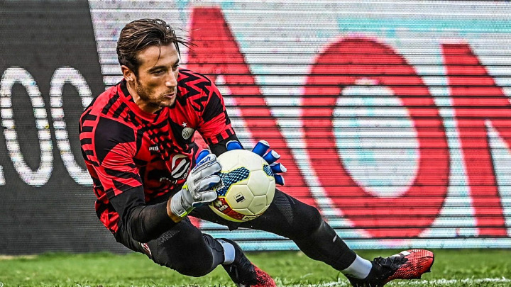 Με τερματοφύλακα τον 40χρονο Μιράντε, η Μίλαν με τη Γιουβέντους