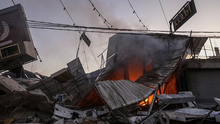 Το Ισραήλ βομβαρδίζει τη Γάζα και το Λίβανο