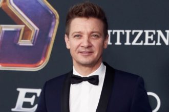 Ο Τζέρεμι Ρένερ θα κυκλοφορήσει μουσική εμπνευσμένη από το ατύχημά του