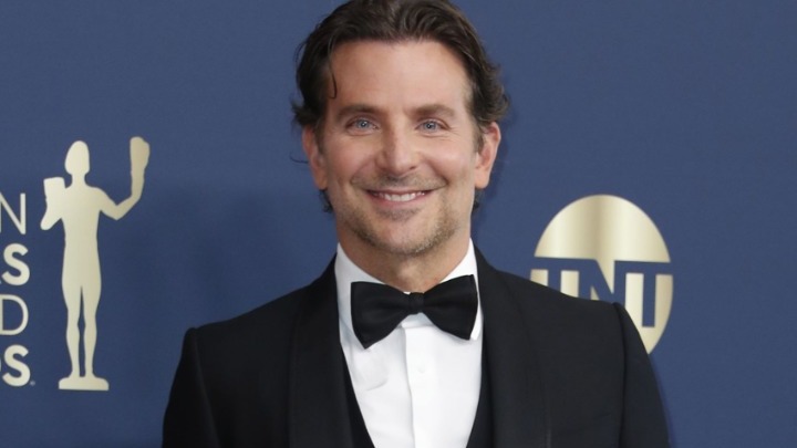 Μ. Κούπερ και Κ. Μάλιγκαν: Οι δυνατές ερμηνείες τoυς ξεχωρίζουν στο 2ο τρέιλερ του «Maestro»