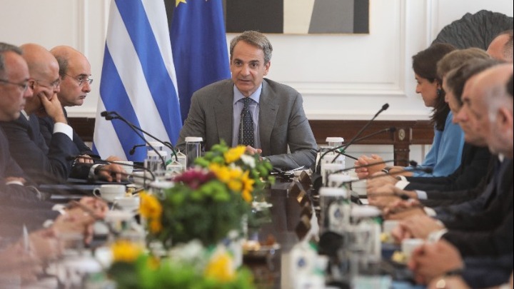 Μητσοτάκης: Μείωση 50% του τέλους επιτηδεύματος για επαγγελματίες που δηλώνουν πάνω από τον κατώτατο μισθό
