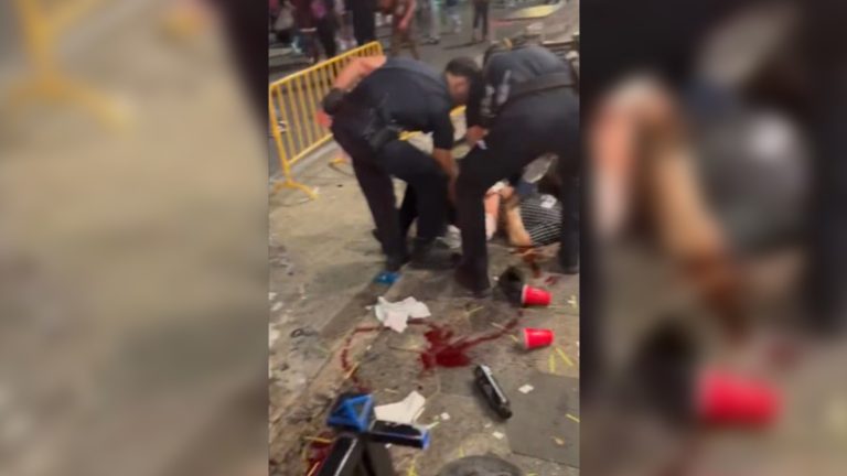 ΗΠΑ: Δύο νεκροί, 16 τραυματίες από πυρά στη Φλόριντα εν μέσω Halloween