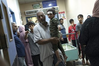 Χαμάς: Τουλάχιστον 15 νεκροί και 60 τραυματίες από το πλήγμα σε ασθενοφόρο