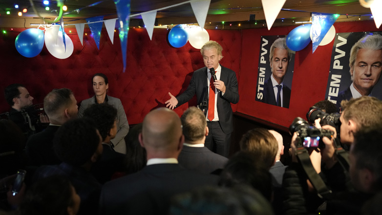 Ολλανδία: Συγχαρητήρια από Β. Όρμπαν και Μ. Λεπέν για τη νίκη του ακροδεξιού κόμματος του Χέερτ Βίλντερς